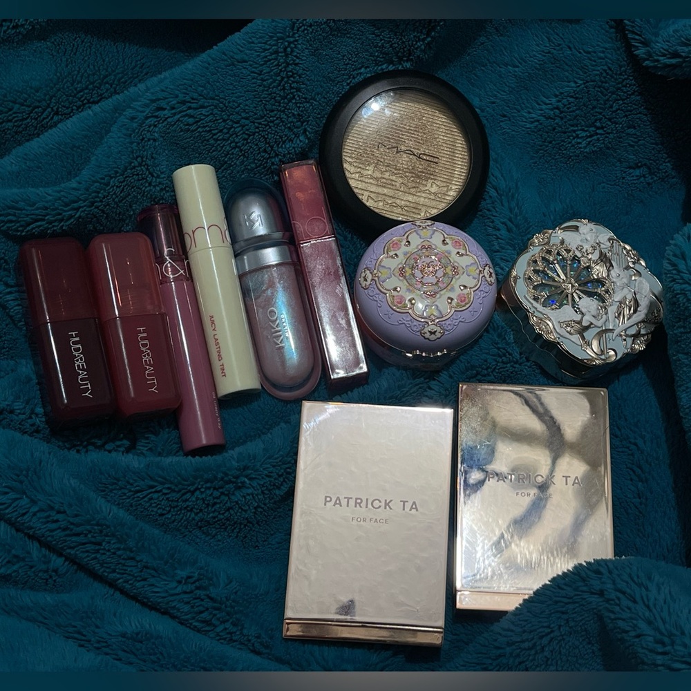 Makeup bundle